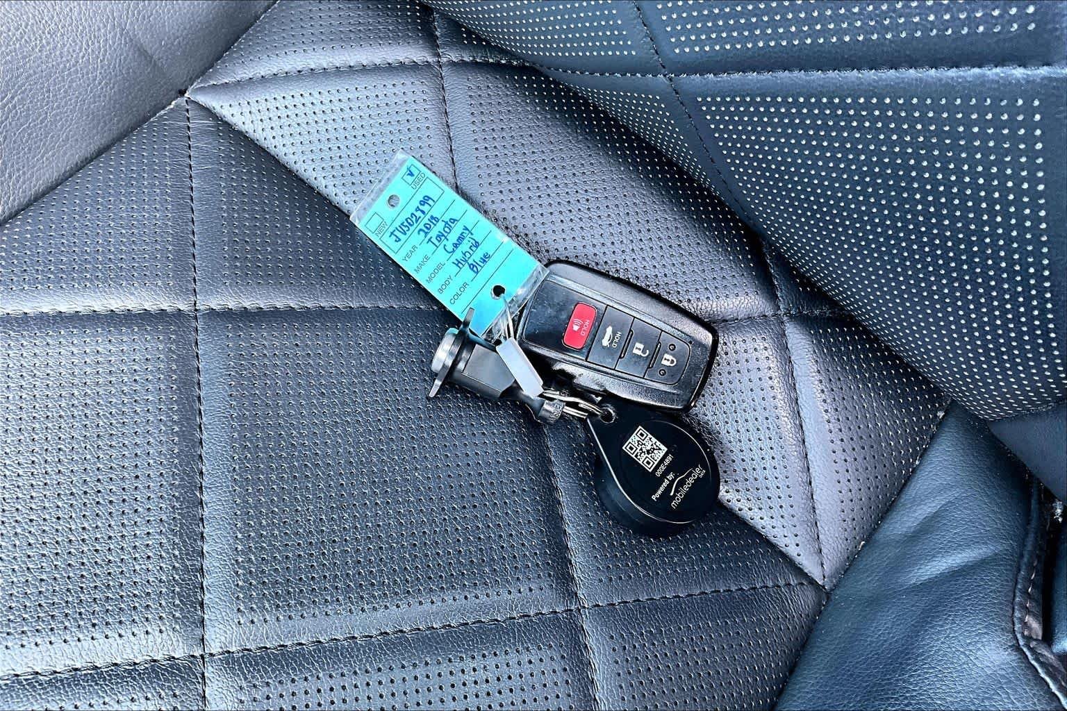 Used 2018 Galactic Aqua Mica Toyota Hybrid XLE image 15