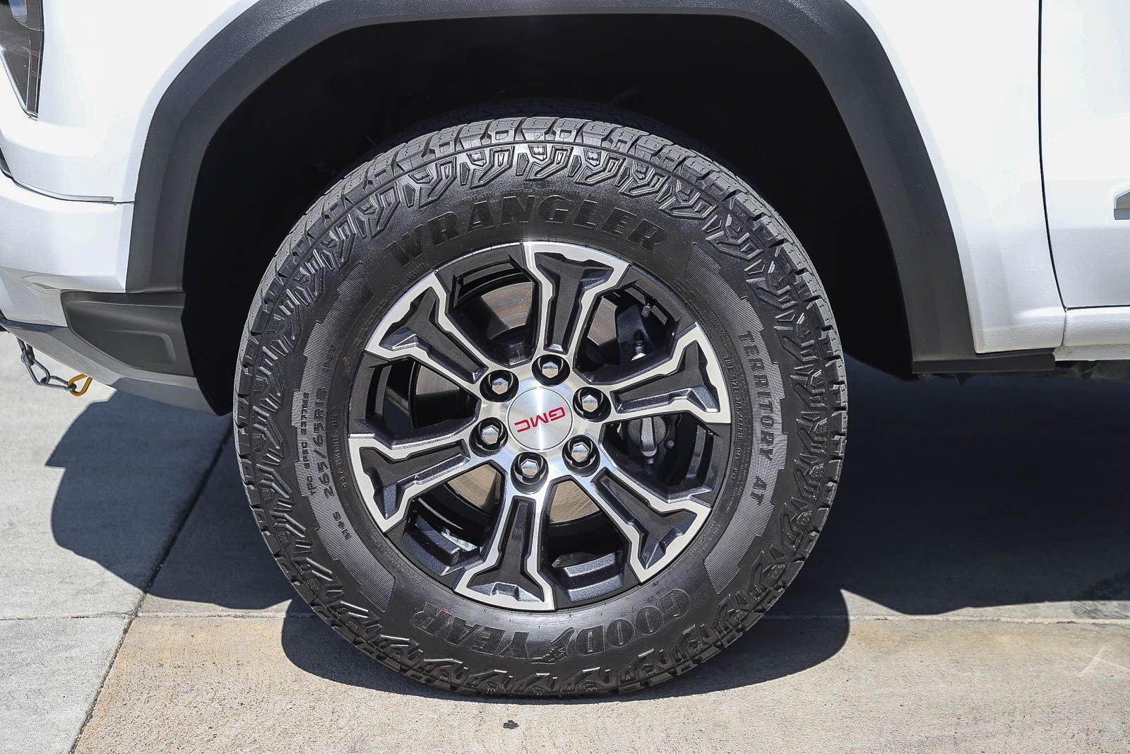 Used 2024 White GMC AT4 image 11