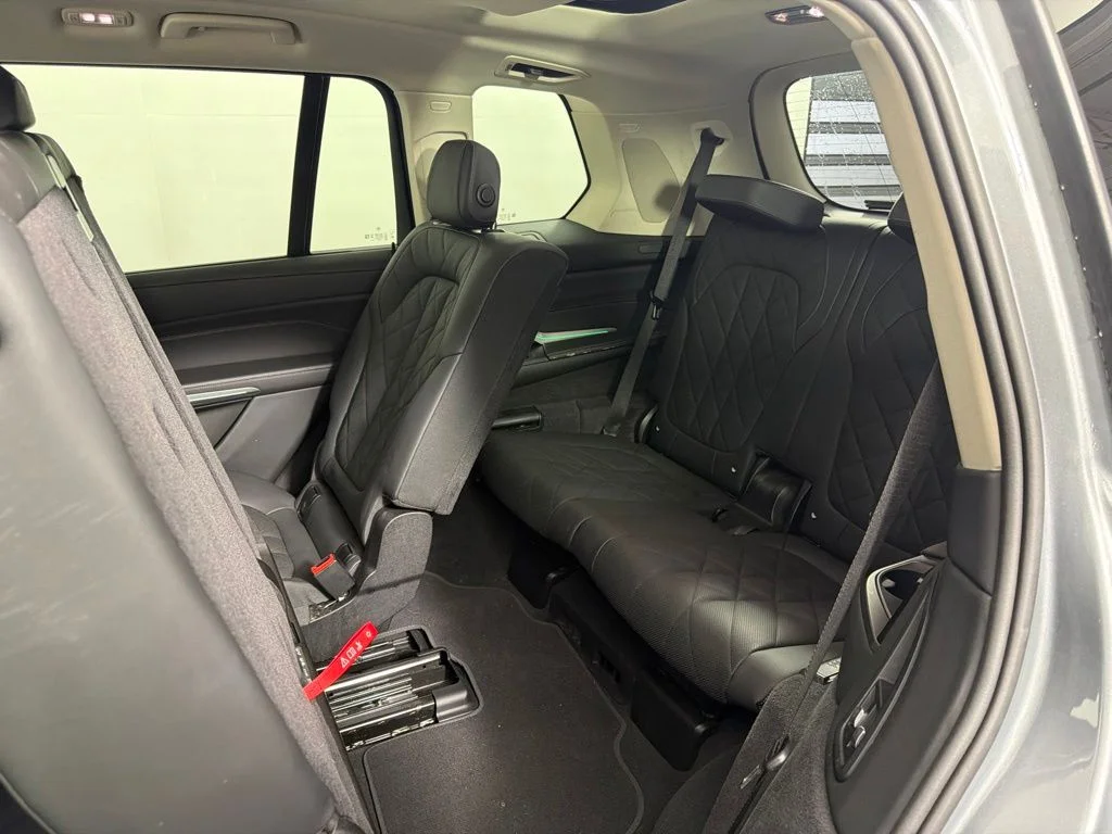 Used 2025 Gray BMW xDrive40i image 19