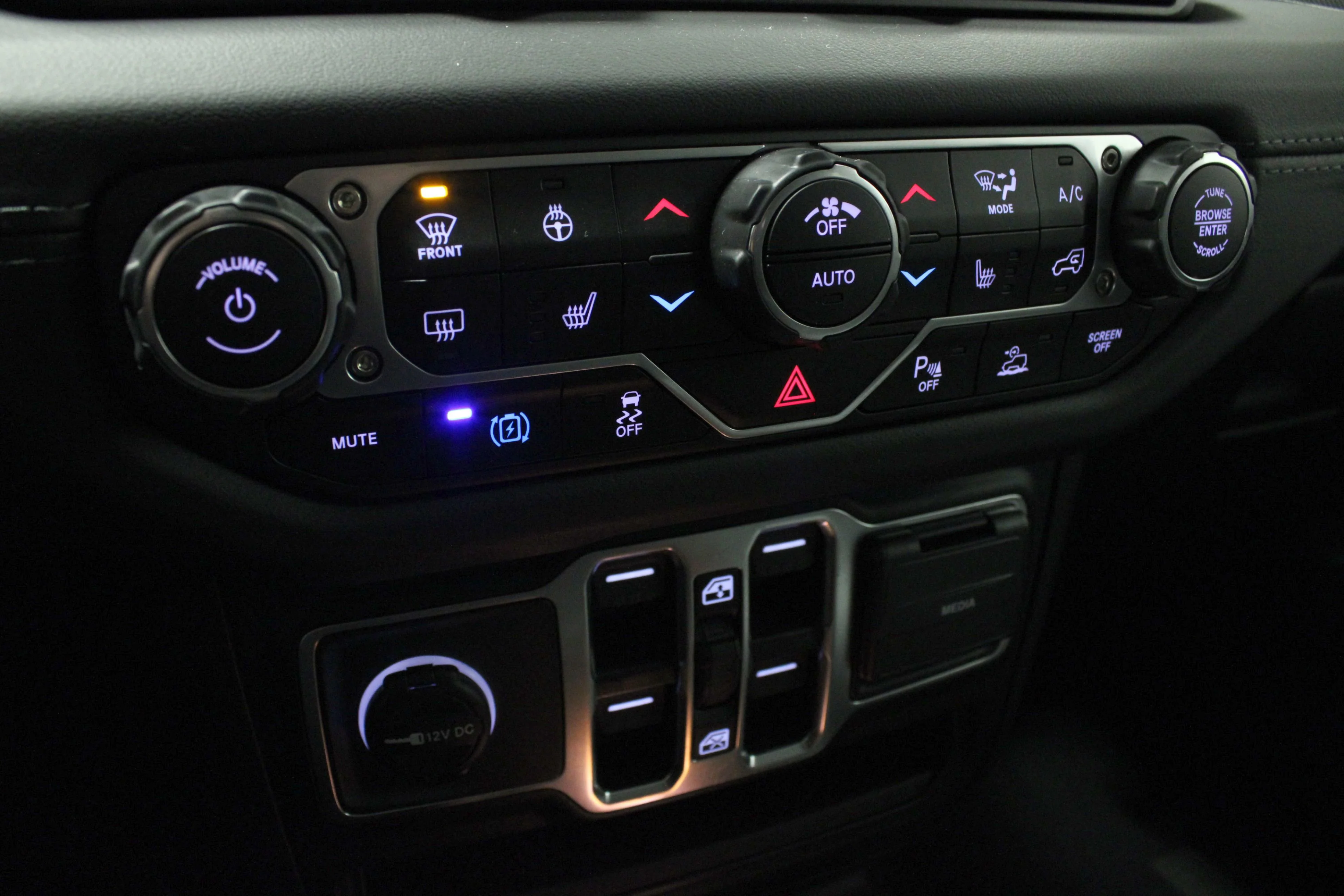 Used 2025 Black Clearcoat Jeep Sahara image 24