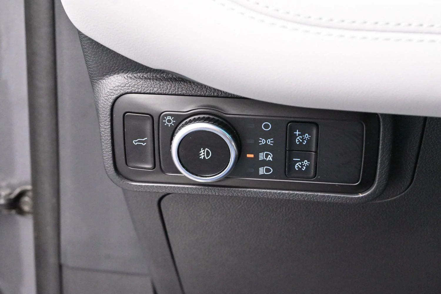 Used 2025 Carbonized Gray Ford Platinum image 28
