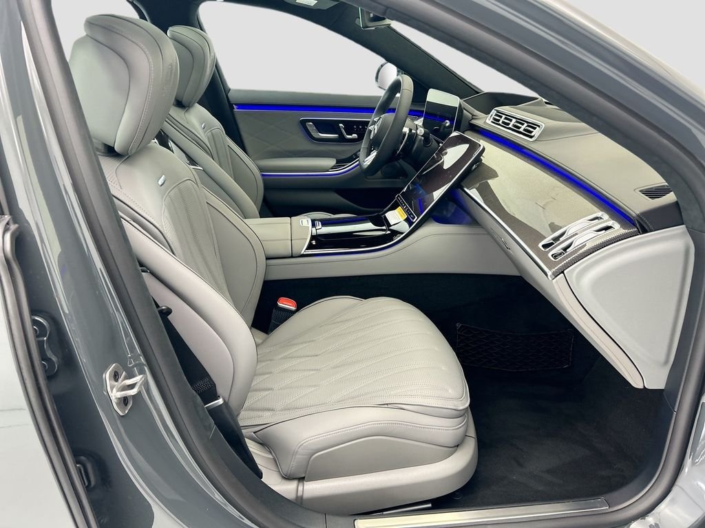 New 2026 MANUFAKTUR Silicon Grey Mercedes-Benz S 63 E AMG® image 19