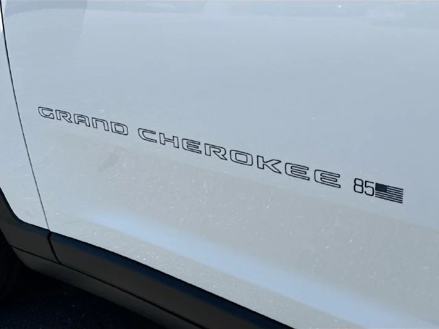 New 2026 Bright White Clear-Coat Exterior Paint Jeep  image 20