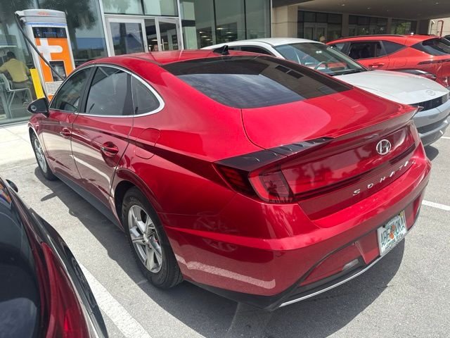 Used 2020 Red Hyundai SE image 8