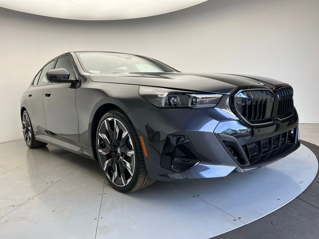 New 2026 Dark Graphite Metallic BMW 530i xDrive image 2