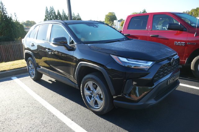 Used 2024  Toyota XLE image 1