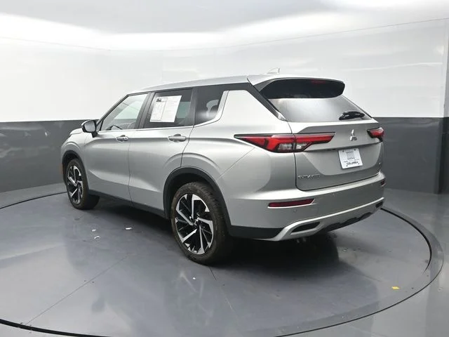 Used 2023  Mitsubishi  image 7