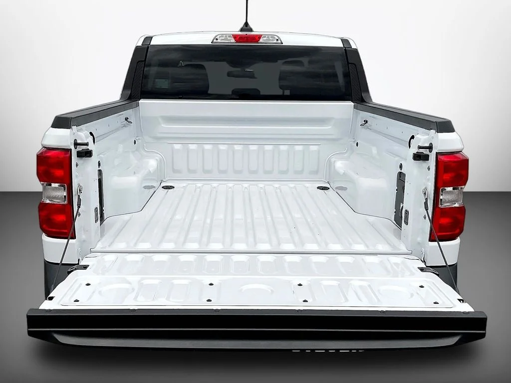 New 2026 Oxford White Ford XLT image 16