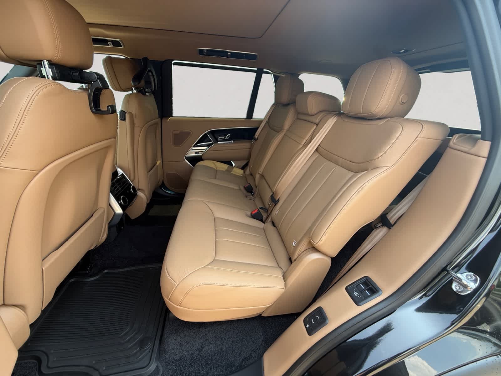 New 2026 Santorini Black Land Rover P530 LWB 7 Seat image 13