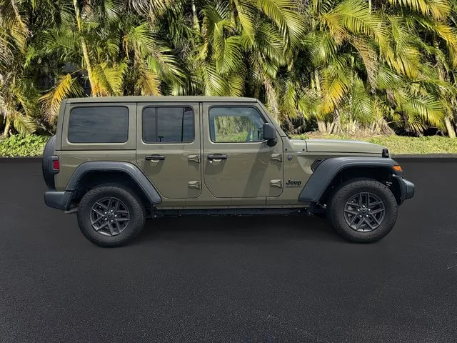 Used 2025 Green Jeep Sport S image 4