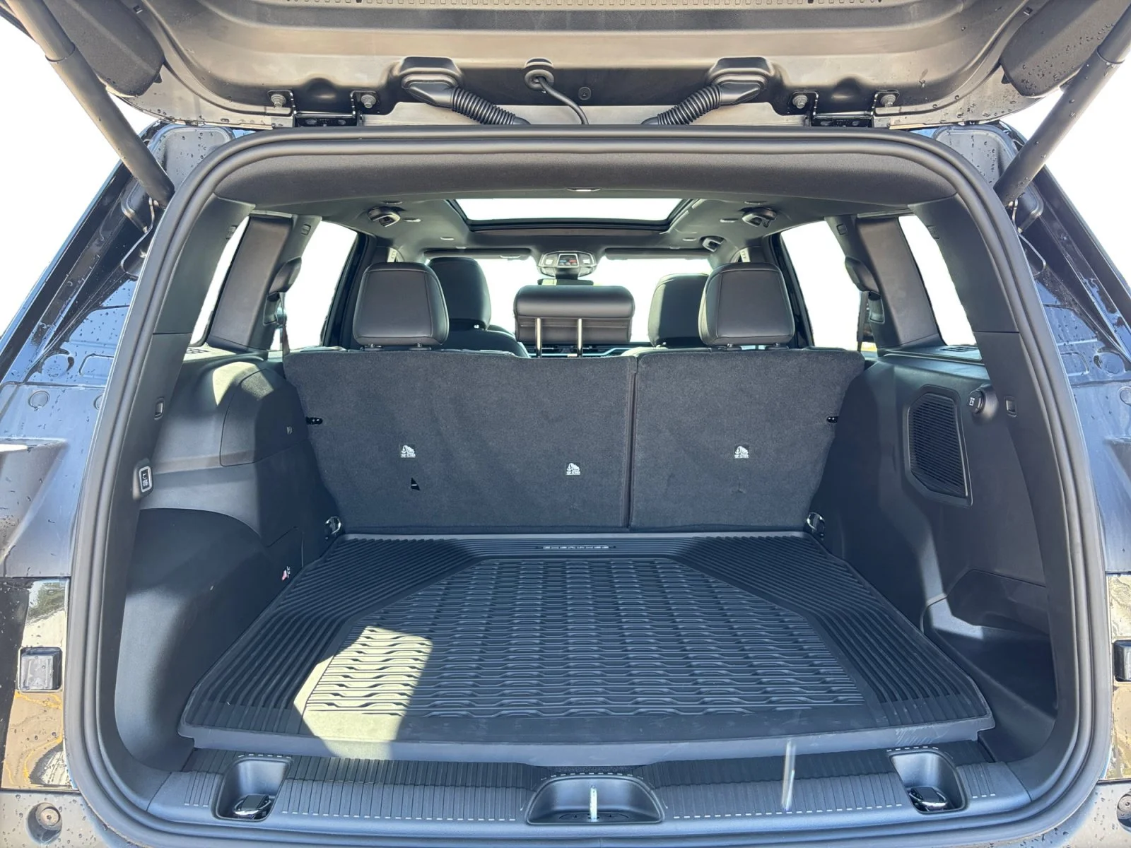 New 2026 Diamond Black Crystal Pearl Jeep Overland image 19