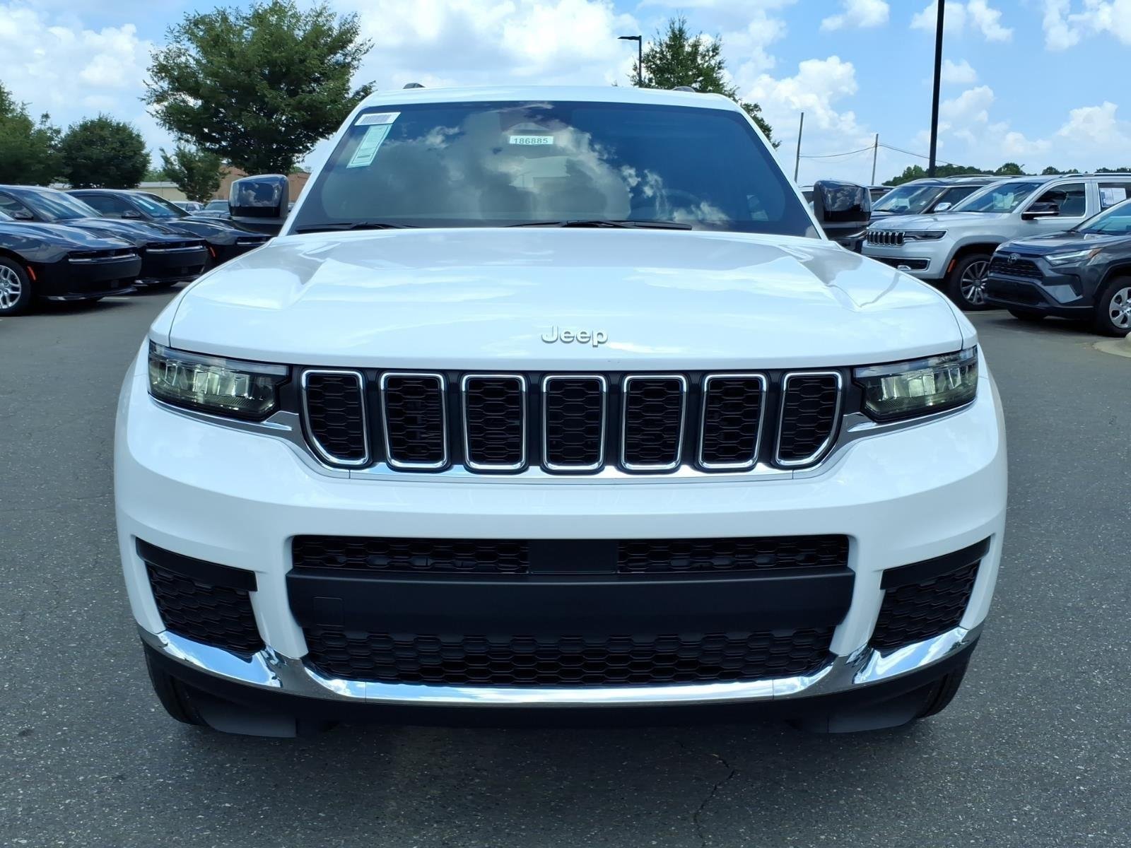 New 2026 Bright White Clear-Coat Exterior Paint Jeep Laredo image 12