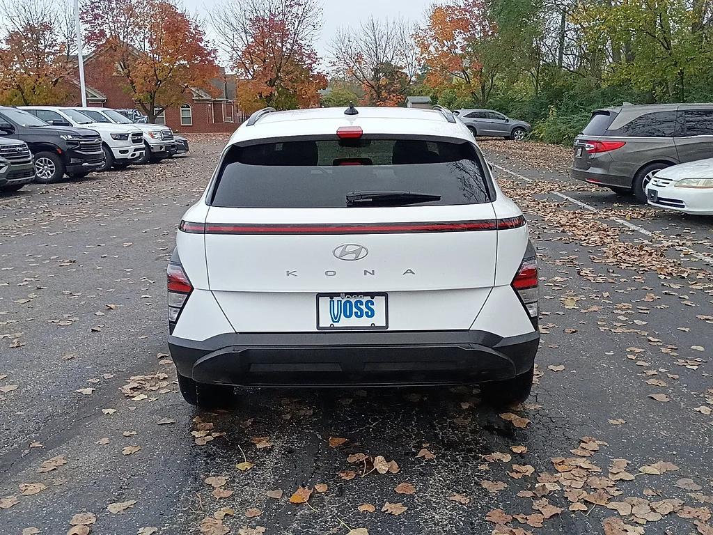 Used 2025 Atlas White Hyundai SEL image 4
