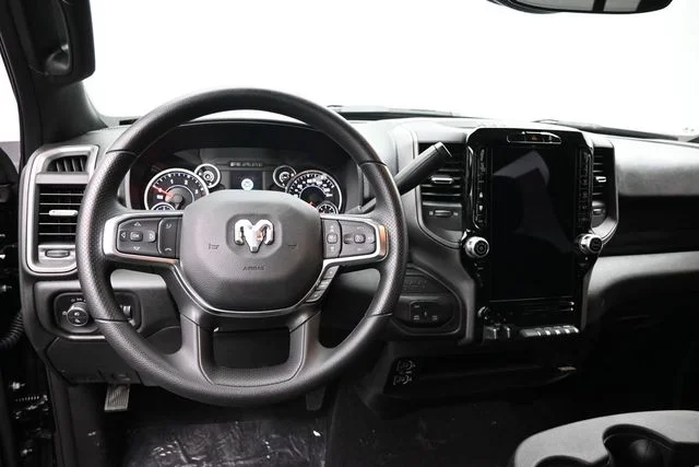 New 2026 Diamond Black Crystal Pearl-Coat Exterior Paint RAM Tradesman image 16
