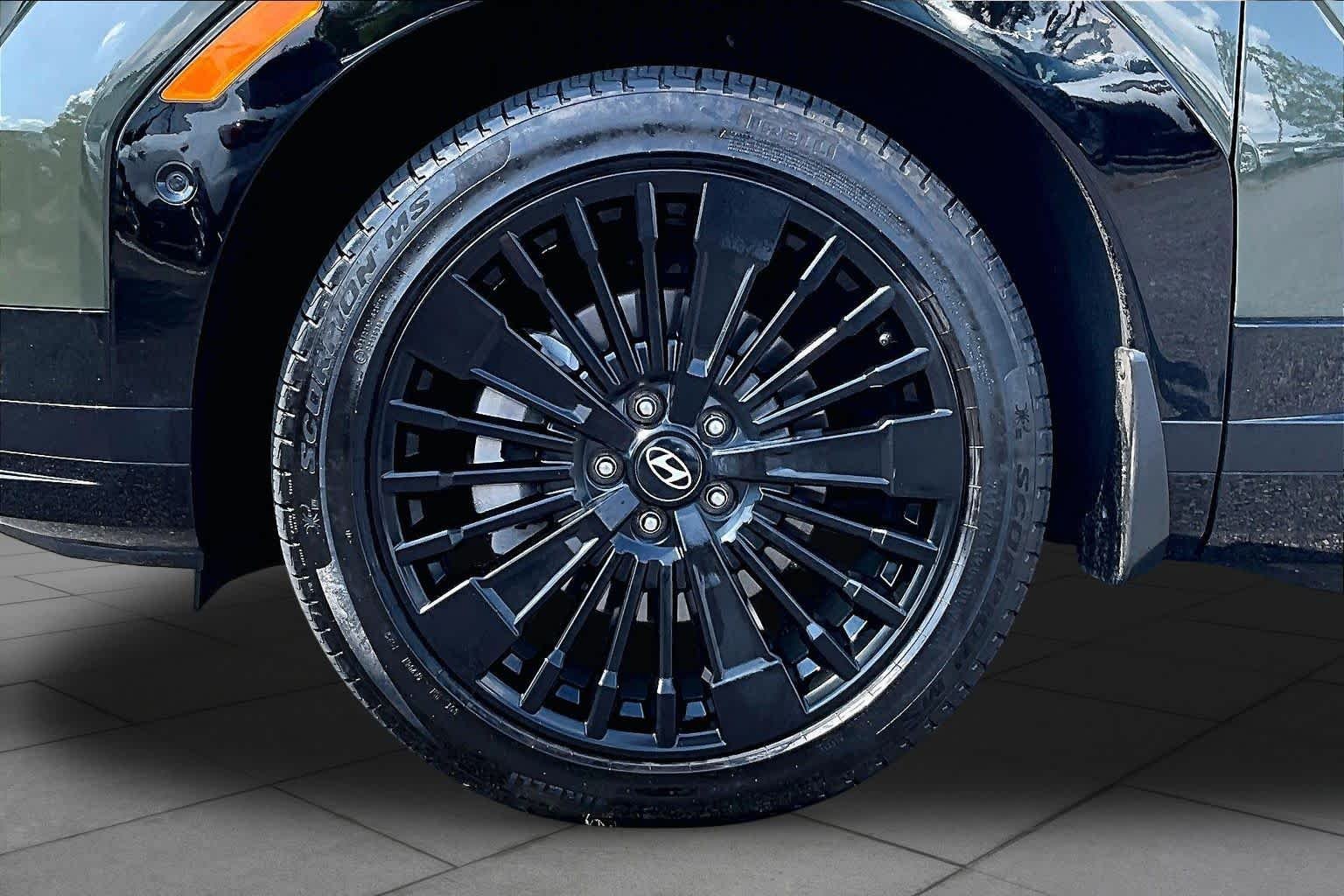 Used 2025 Rockwood Green Hyundai Calligraphy image 11