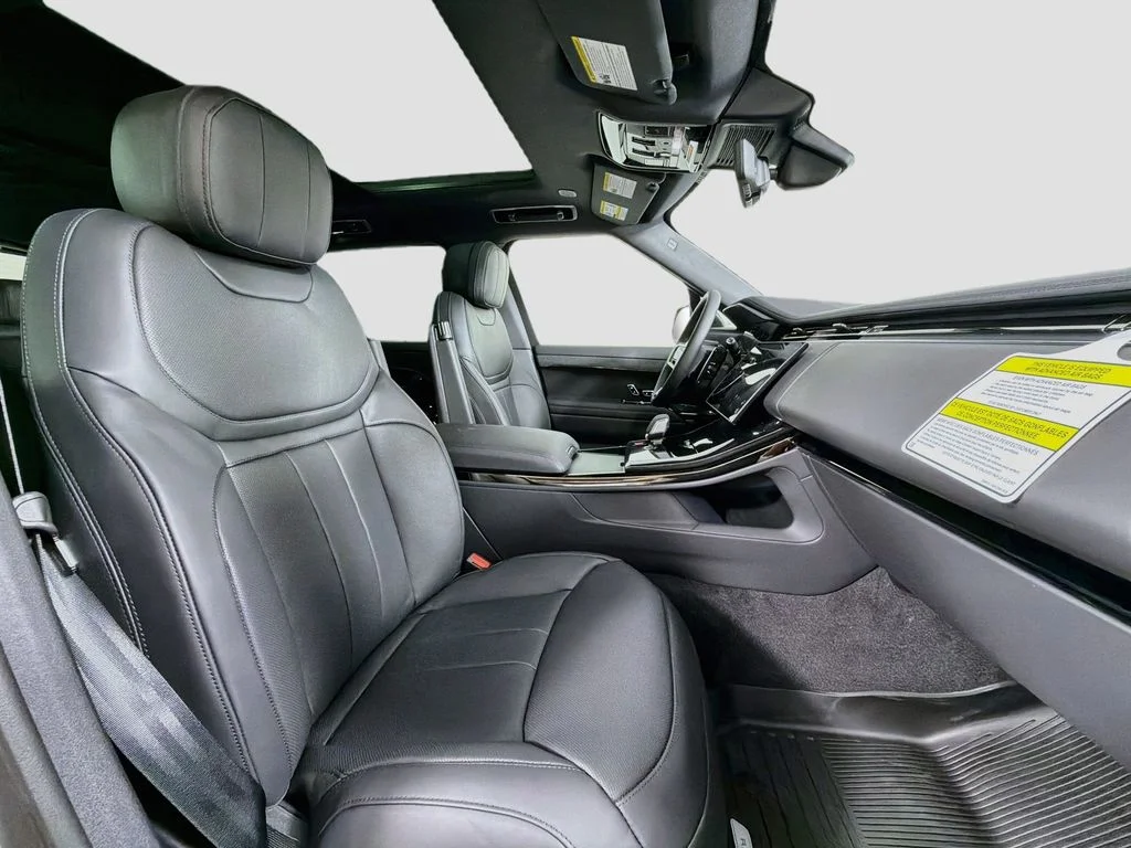 New 2027 Fuji White Land Rover Dynamic SE image 30