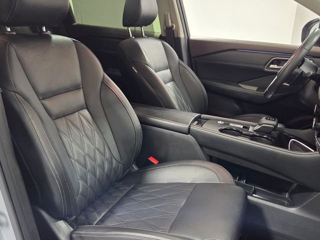 Used 2023 Gray Nissan Platinum image 17