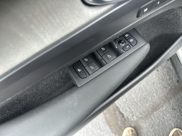 Used 2023 Silver Volvo B5 Core image 18