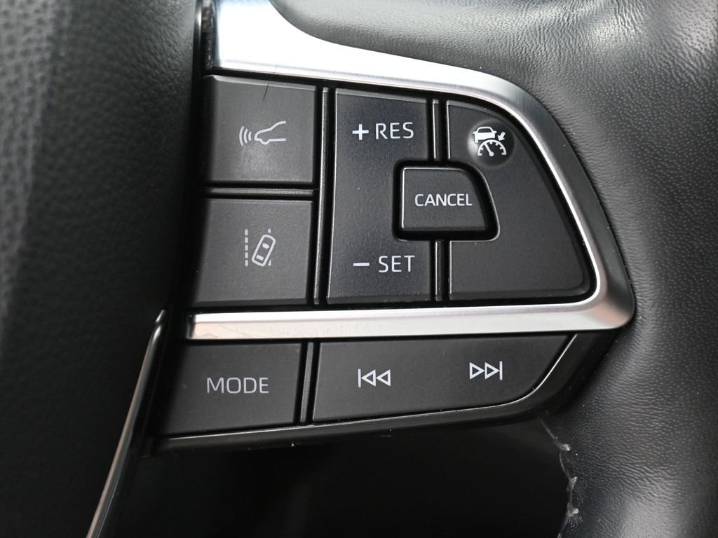 Used 2020  Toyota Platinum image 18