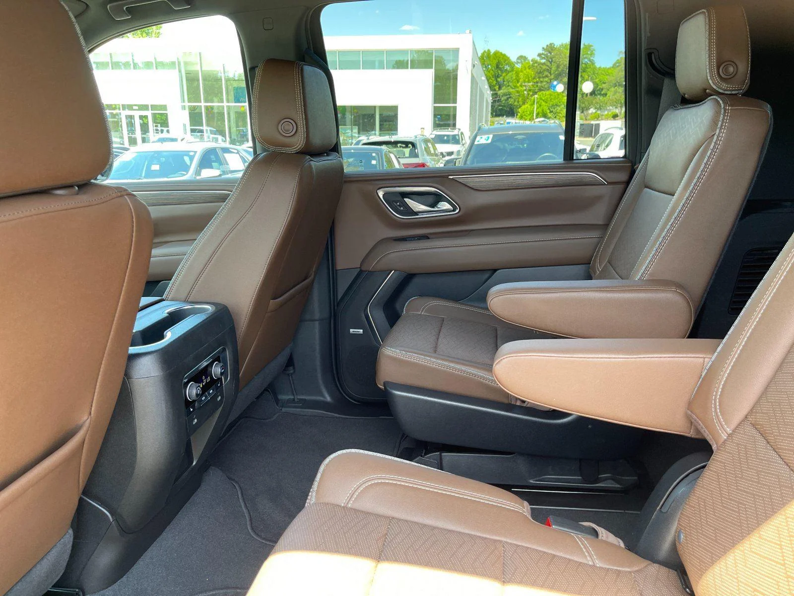 Used 2024 Iridescent Pearl Tricoat Chevrolet High Country image 33