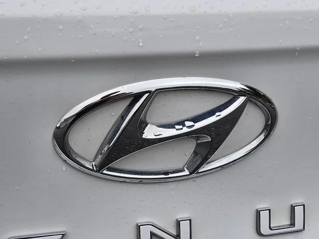 Used 2025 White Hyundai SEL image 18