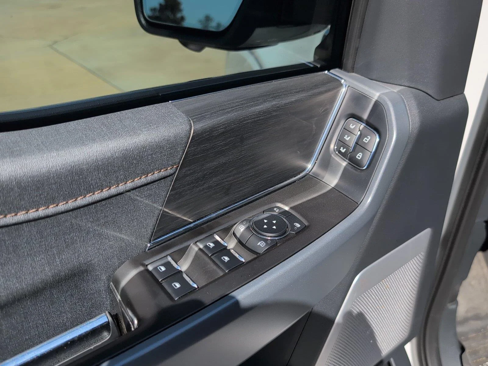 Used 2024 Oxford White Ford LARIAT image 14