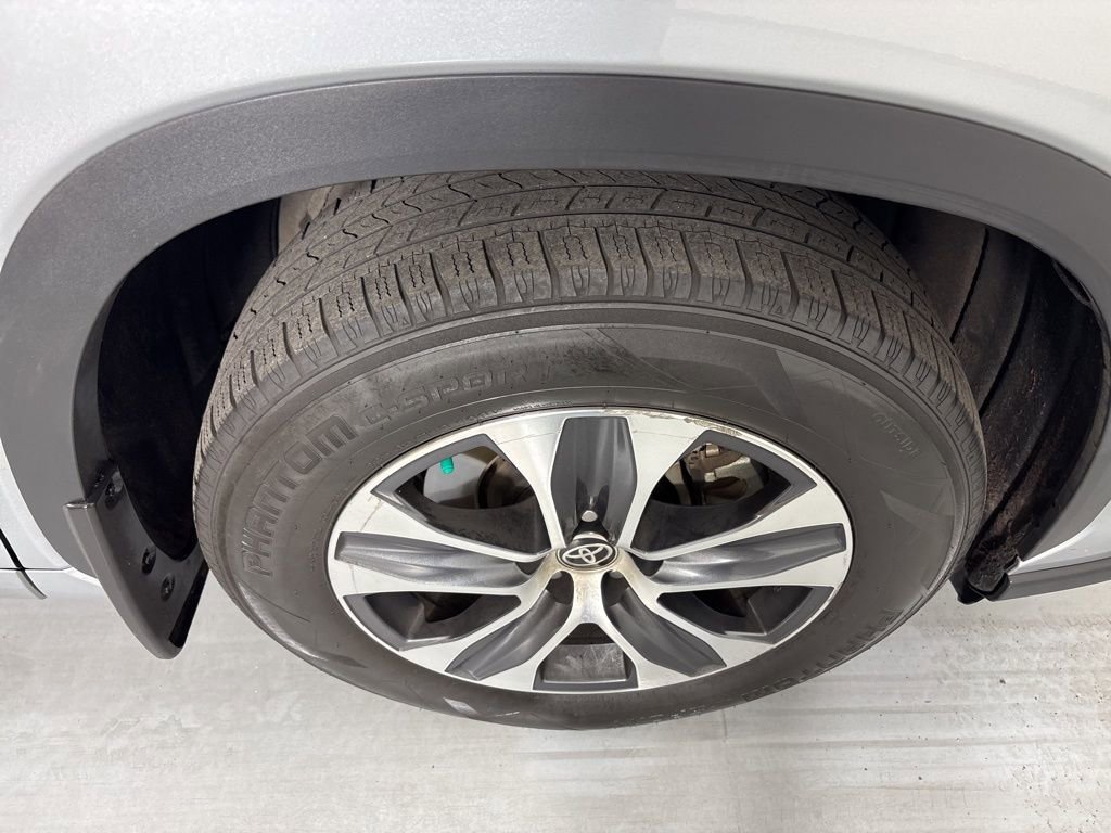 Used 2023 Silver Toyota L image 11
