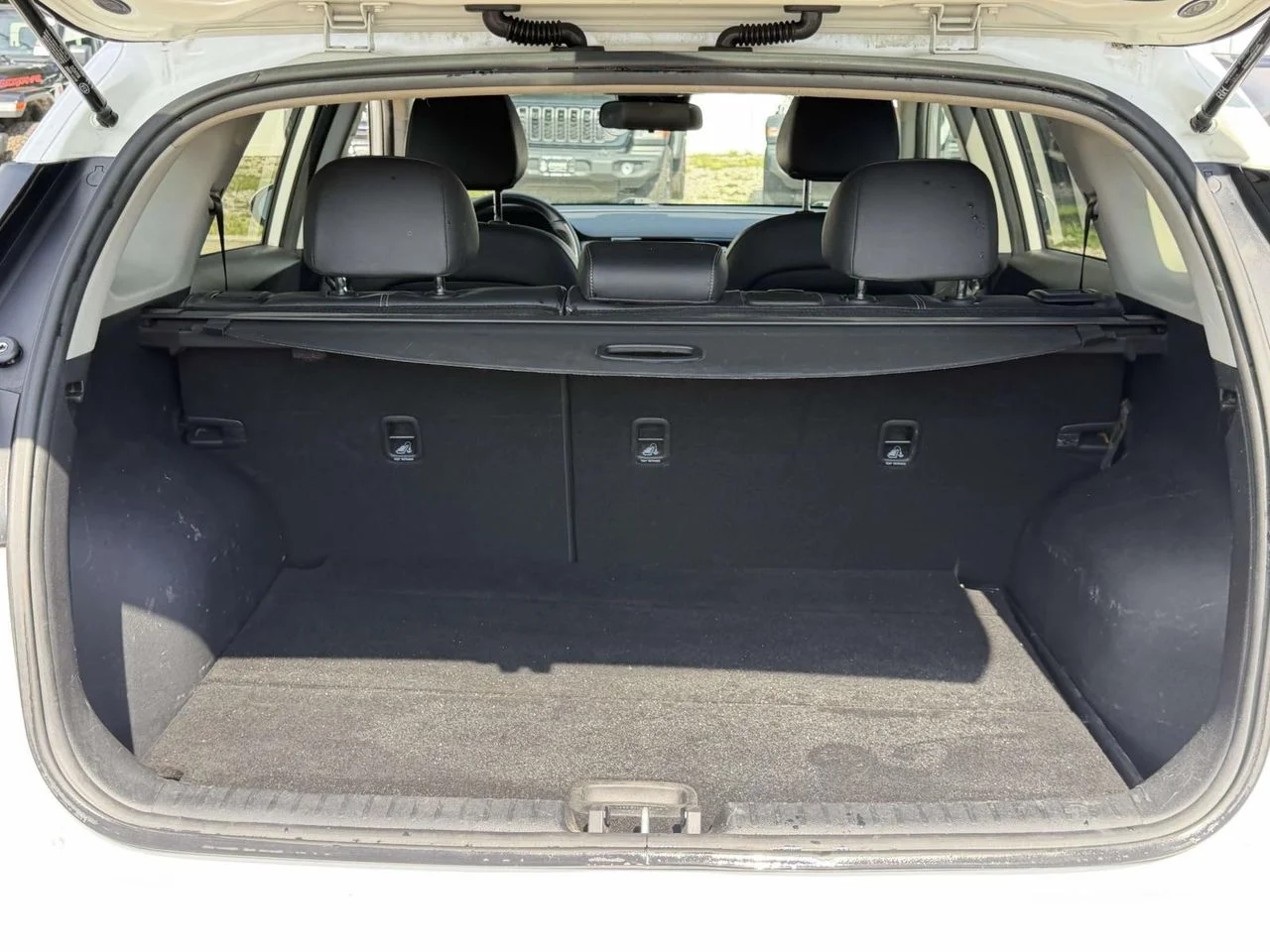 Used 2017 Snow White Pearl Kia EX image 14