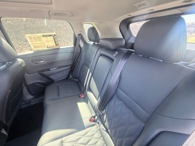2025 Nissan Rogue Platinum - Photo 27