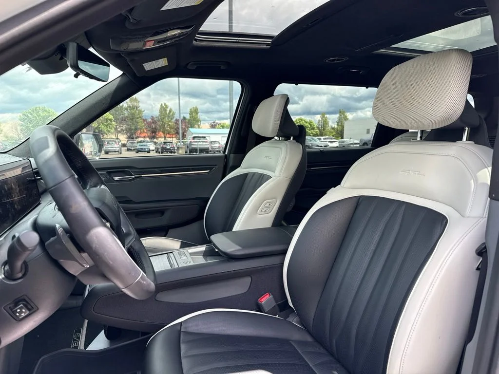 Used 2024 Snow White Pearl Kia GT-Line image 9