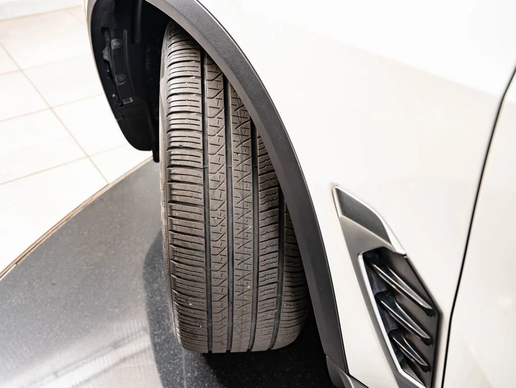 Used 2024 Mineral White Metallic BMW xDrive40i image 50