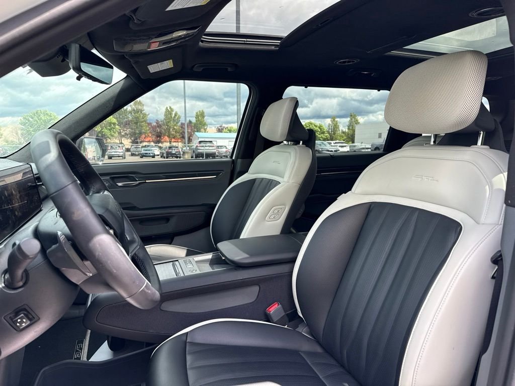 Used 2024 Snow White Pearl Kia GT-Line image 9