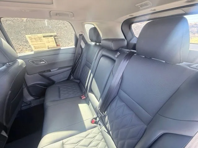 2025 Nissan Rogue Platinum - Photo 27