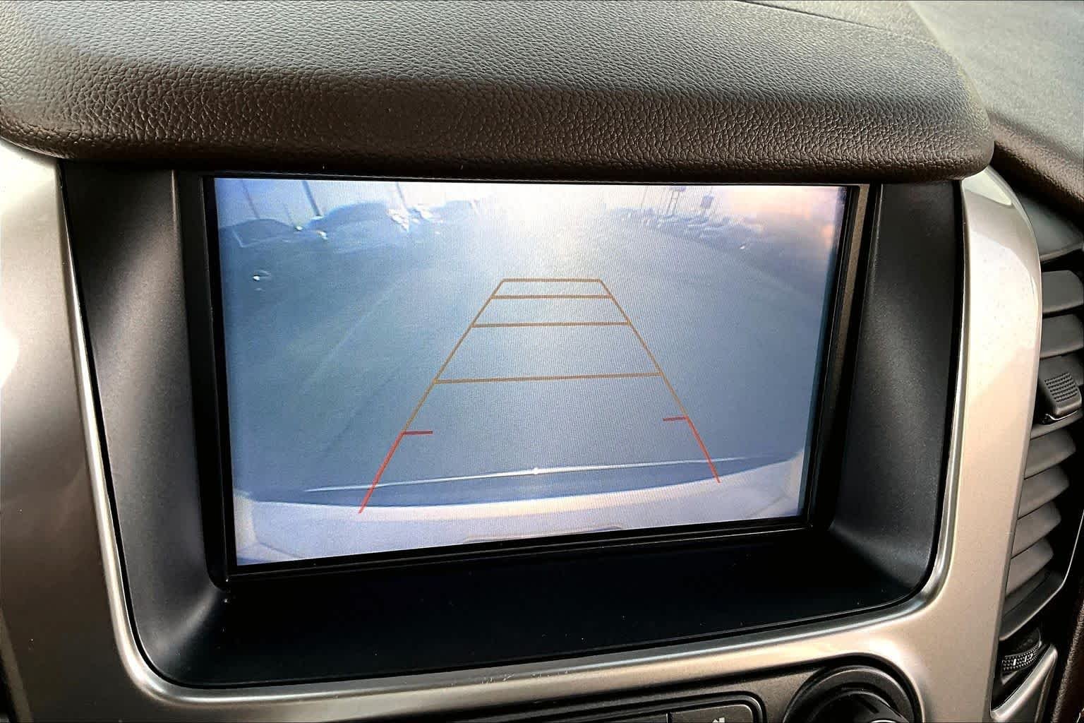 Used 2019 Iridescent Pearl Tricoat Chevrolet Premier image 27