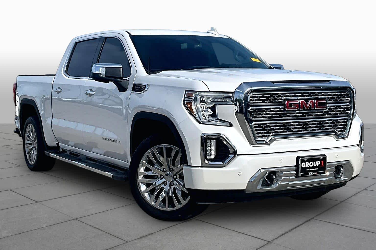 Used 2022 White Frost Tricoat GMC Denali image 3