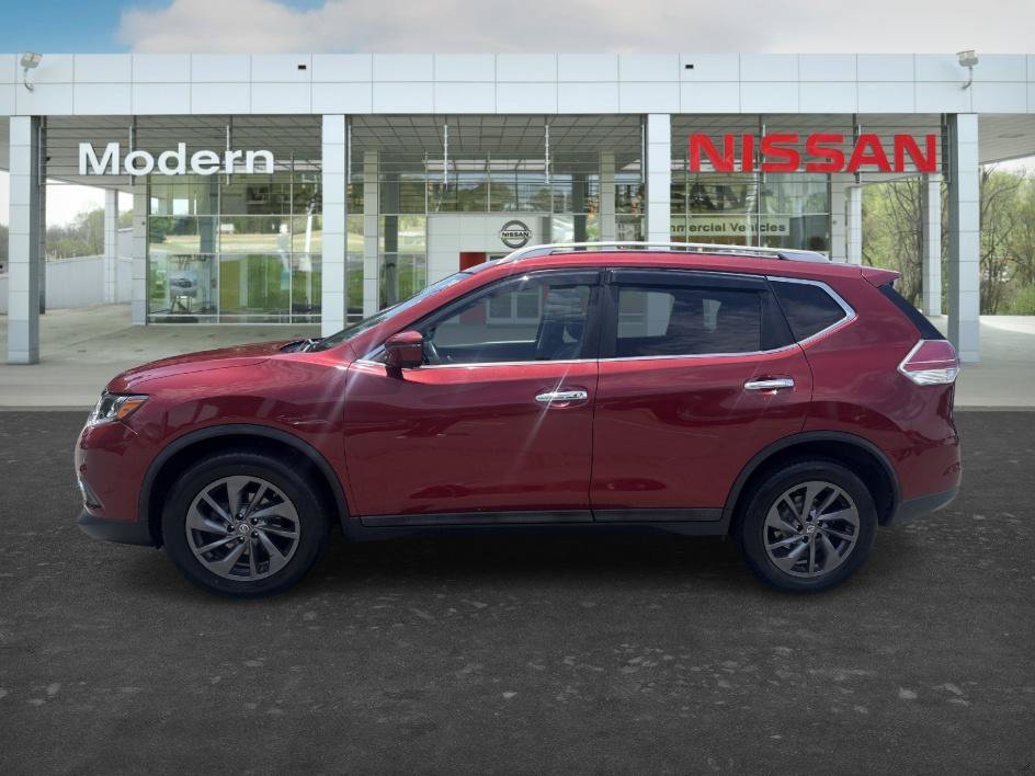 Used 2016 Cayenne Red Nissan SL image 2