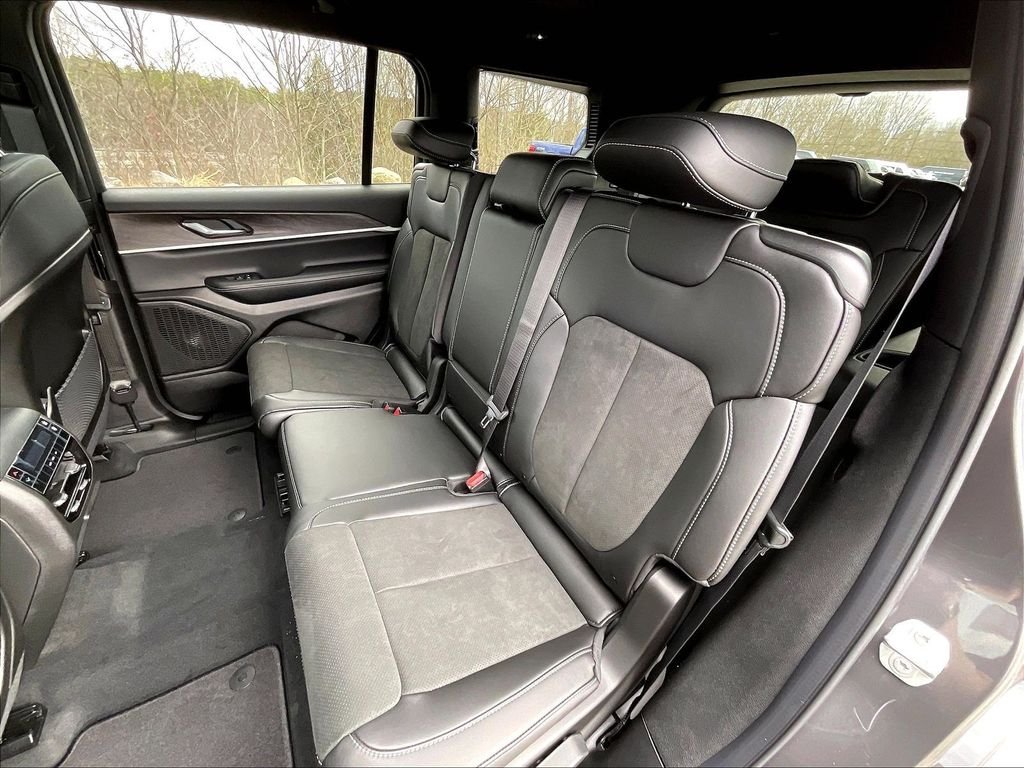 New 2026 Baltic Gray Metallic Clearcoat Jeep Laredo image 15