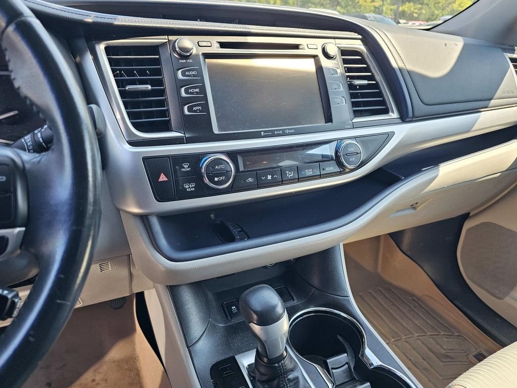 Used 2016 Black Toyota LE Plus V6 image 17