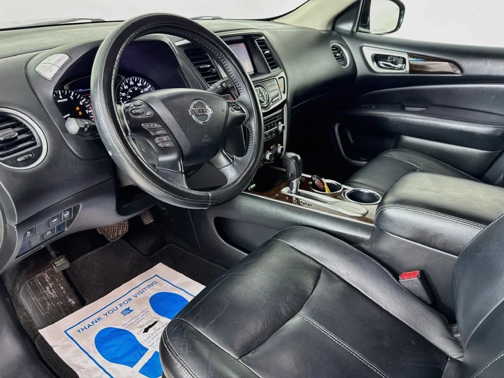 Used 2013 Dark Slate Nissan SL image 11