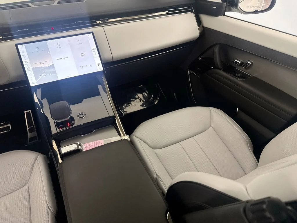 Certified Used 2024 White Land Rover Dynamic SE image 23