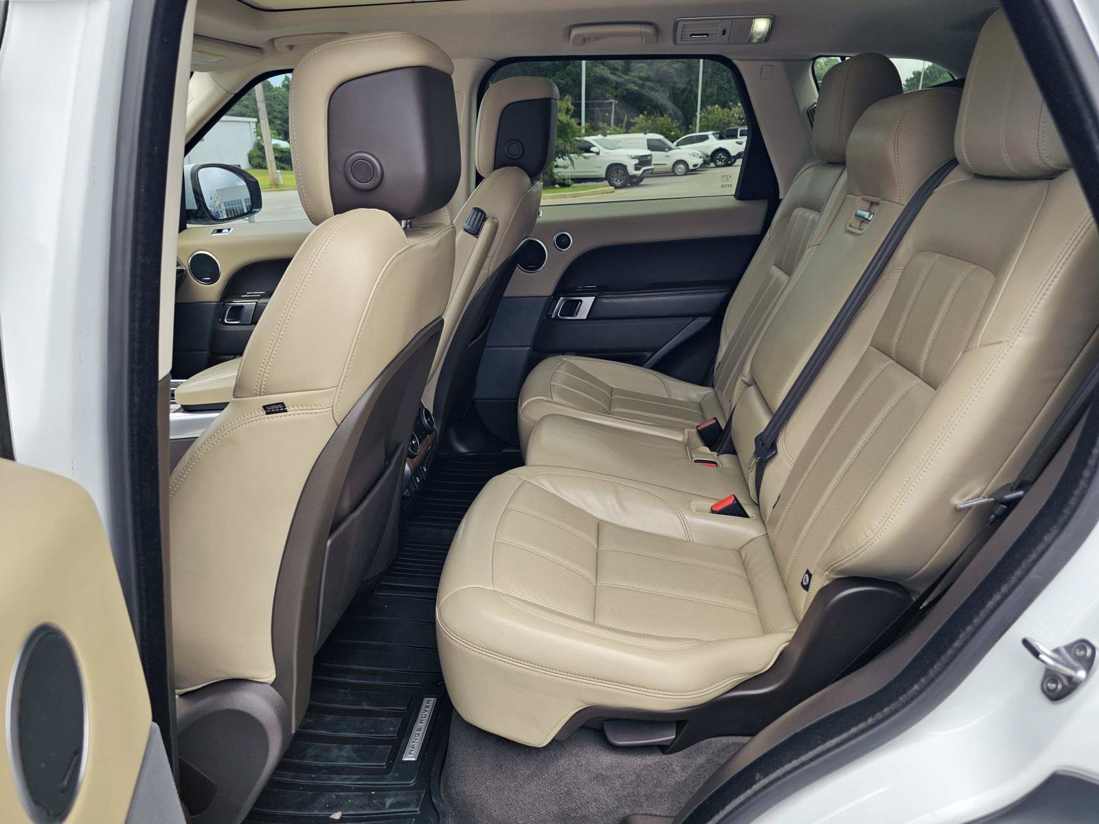 Used 2021 White Land Rover HSE Silver Edition image 32