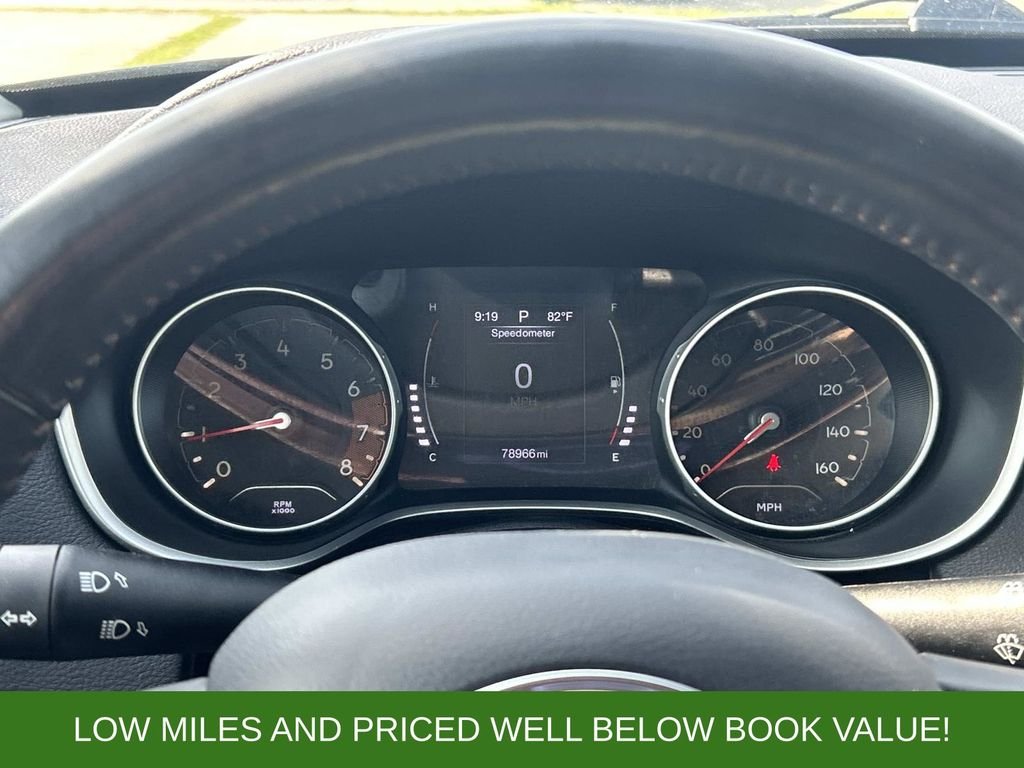Used 2018 Gray Jeep Latitude image 23