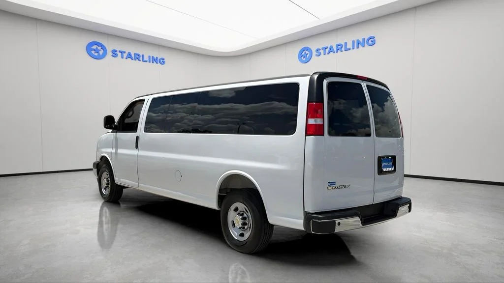 Used 2025 Summit White Chevrolet 1LT image 5