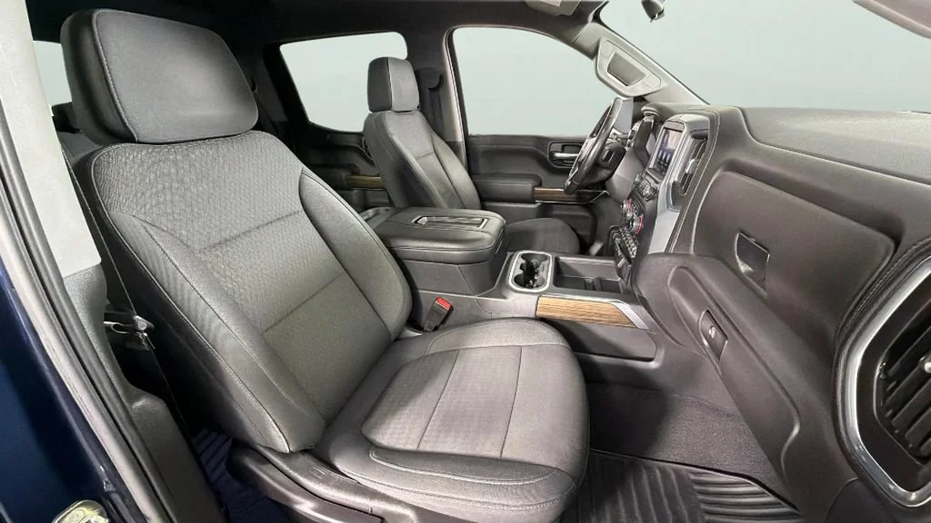 Used 2020 NORTHSKY BLUE METALLIC Chevrolet RST image 35