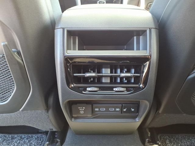 New 2026 Diamond Black Crystal Pearlcoat Jeep Limited image 27