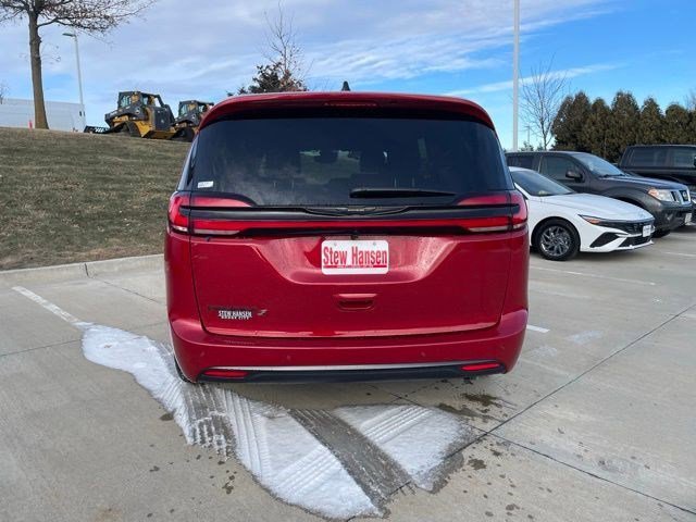 New 2026 Red Hot Pearlcoat Chrysler Select image 4