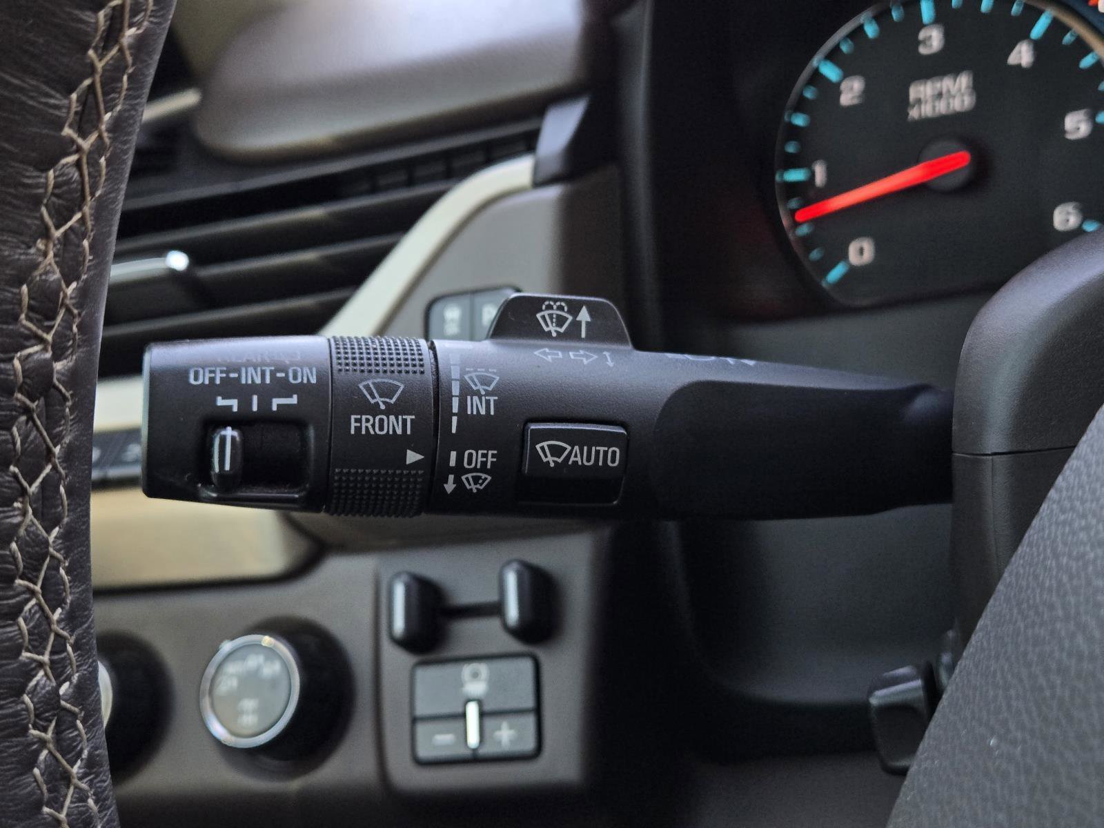 Used 2017 White Frost Tricoat GMC Denali image 20