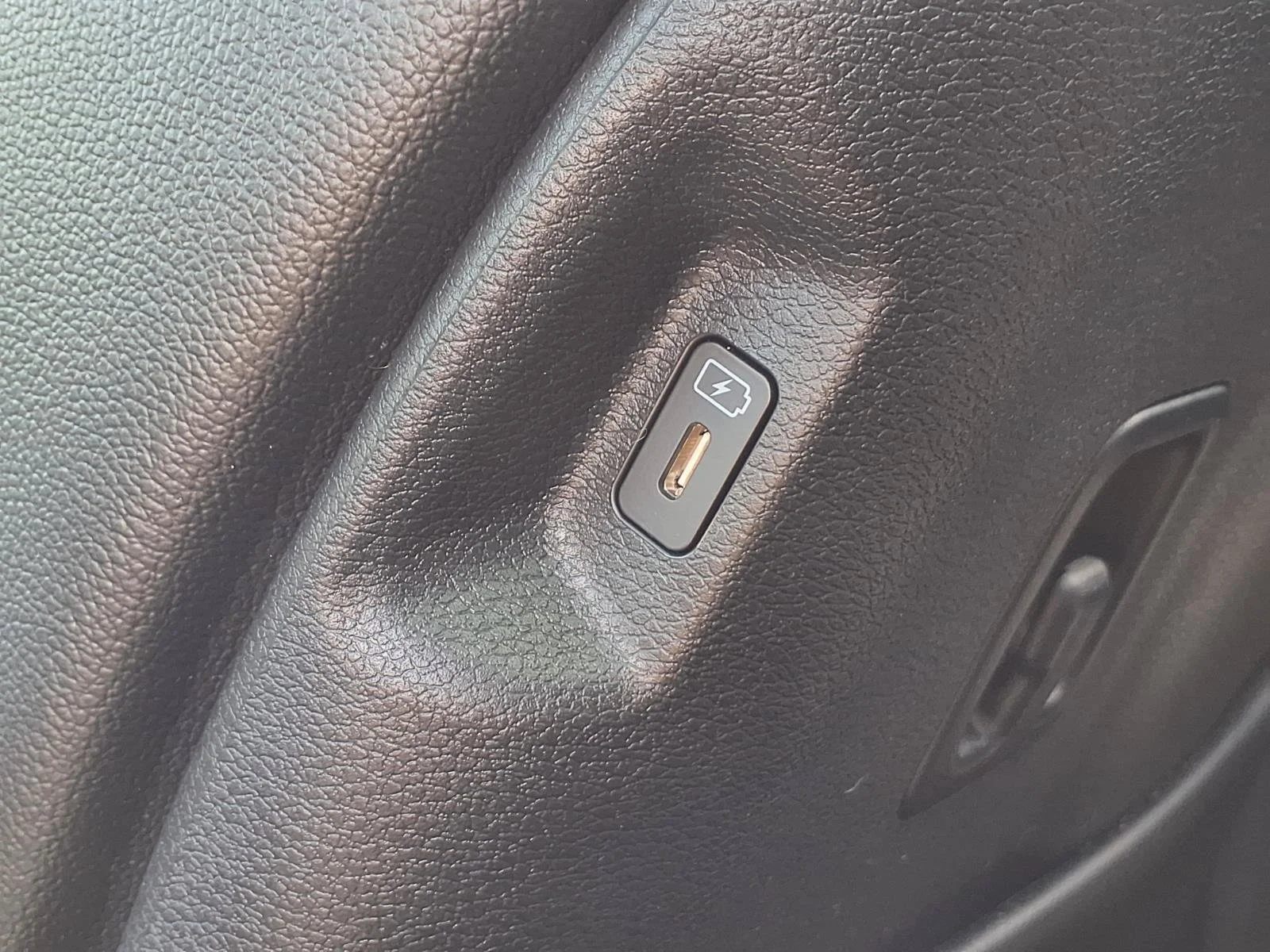 Used 2025 Wolf Gray Kia X-Line image 25