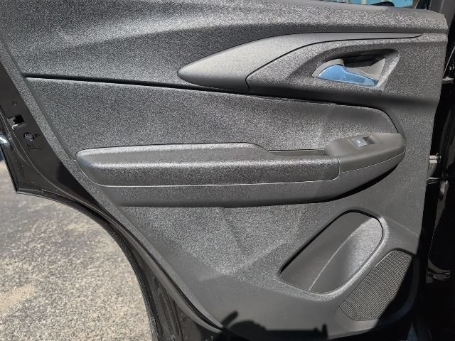 New 2026 Mosaic Black Metallic Chevrolet ACTIV image 9