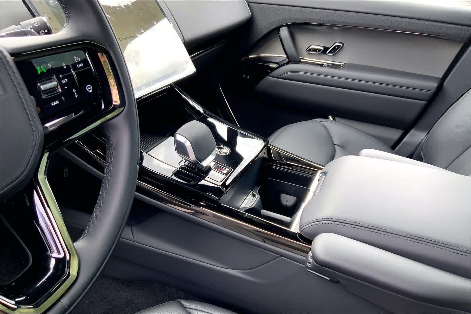 New 2026 Borasco Grey Land Rover Dynamic SE image 9